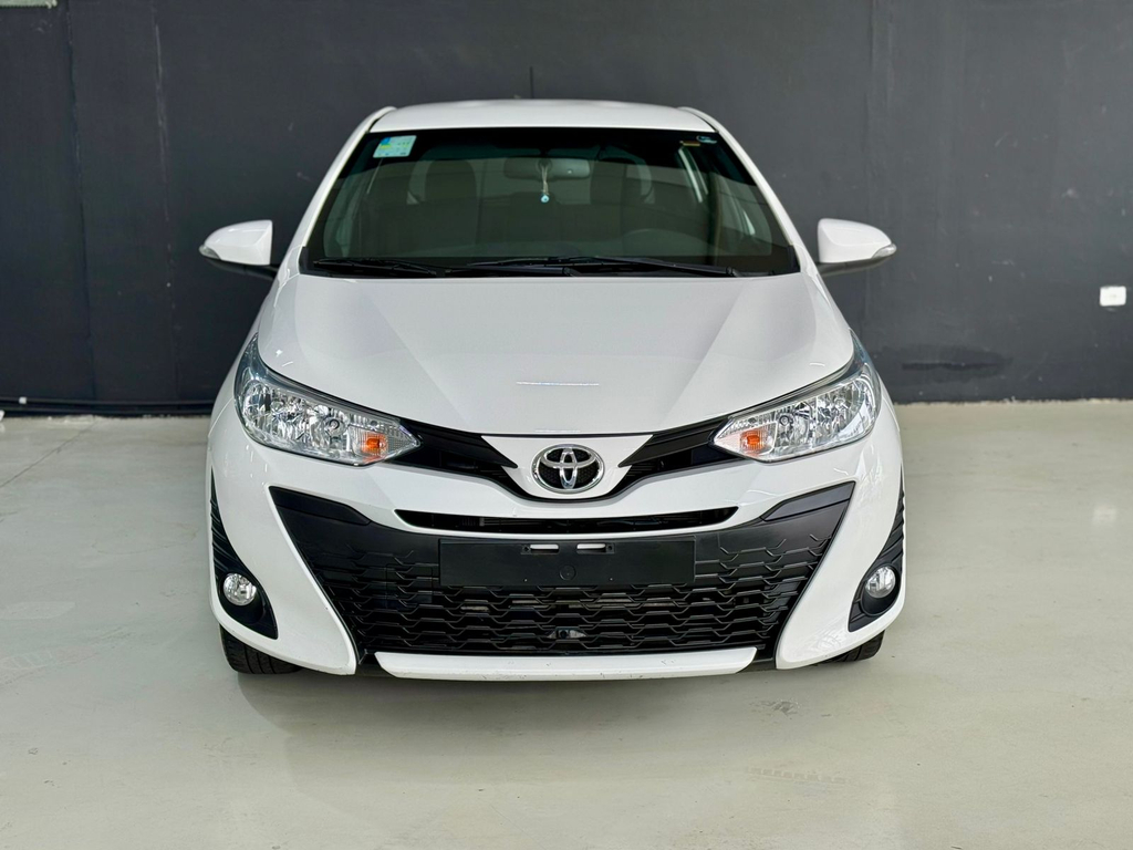 Toyota Yaris Branco