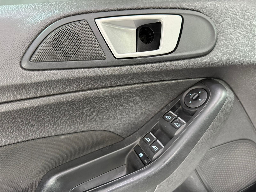Ford New Fiesta Hatch Prata