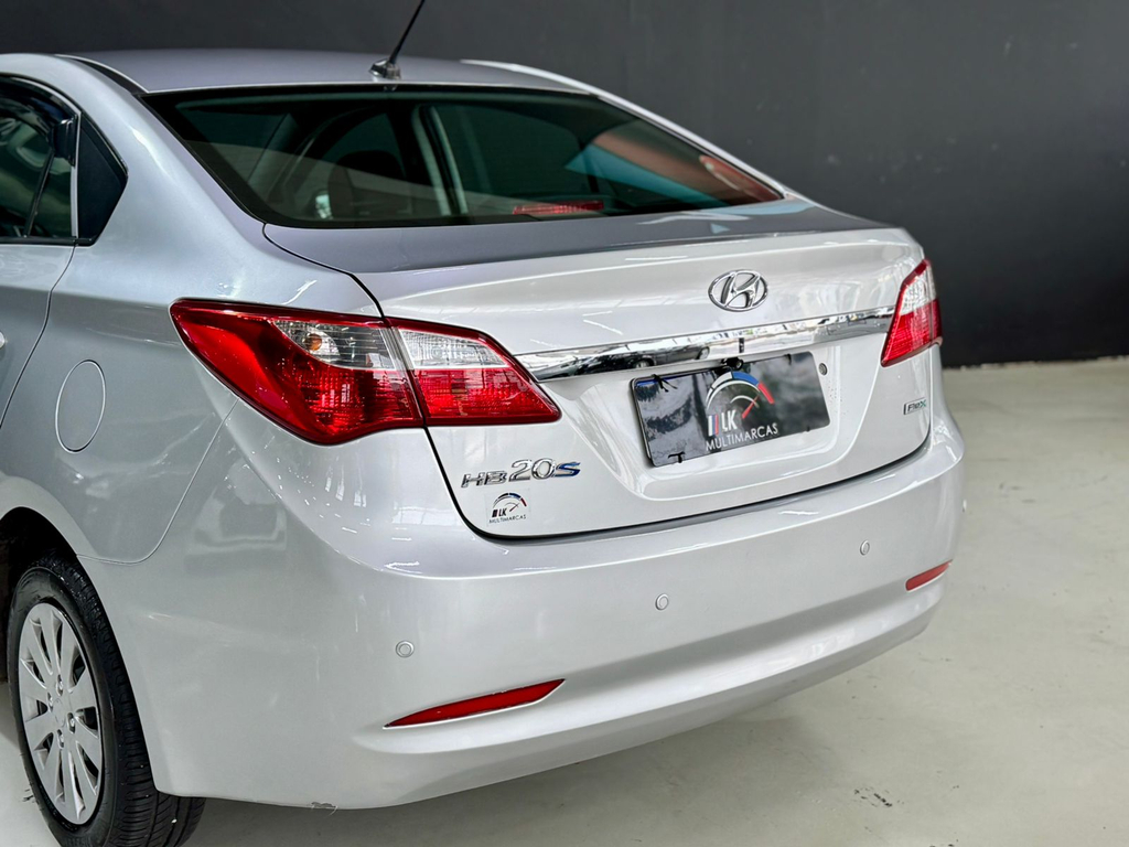 Hyundai HB20S Prata
