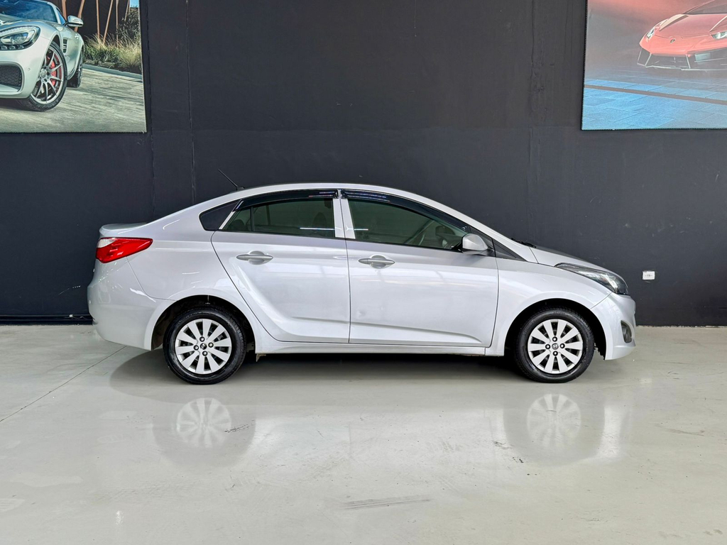 Hyundai HB20S Prata