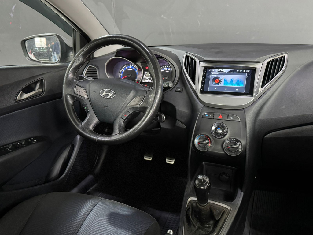 Hyundai HB20S Prata