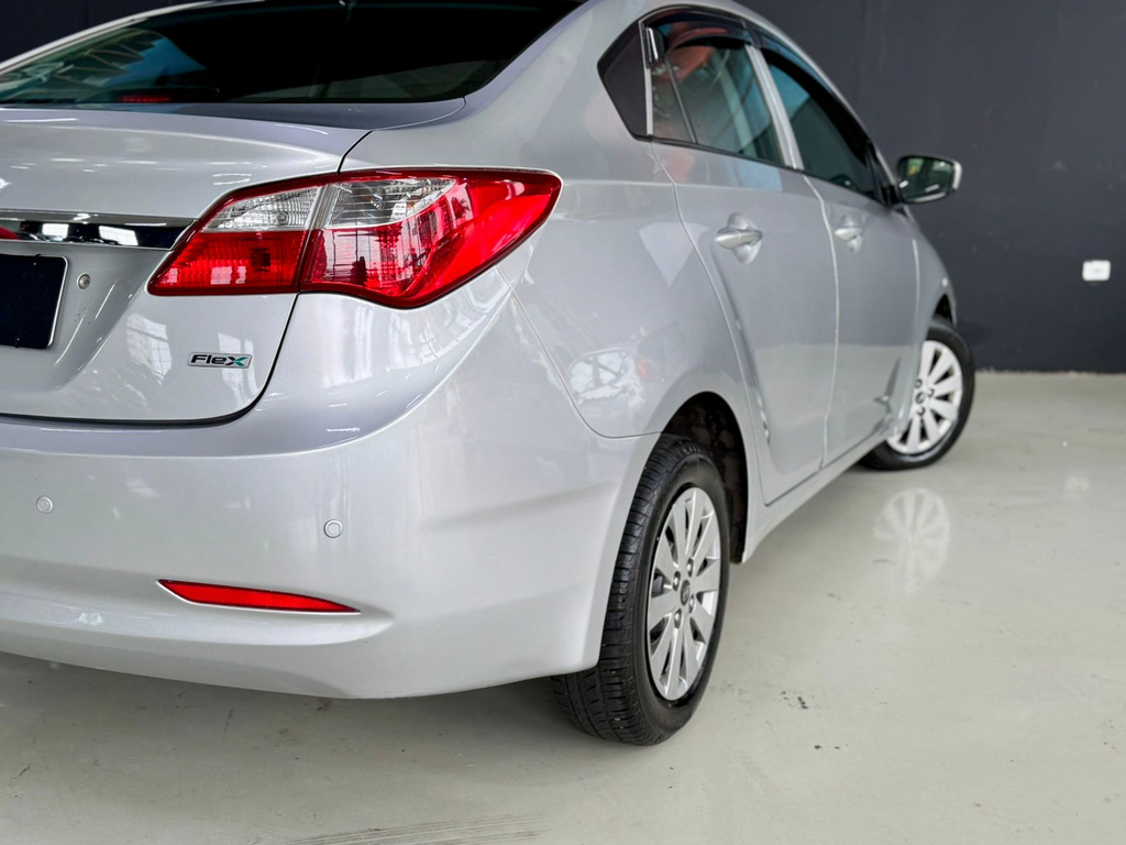 Hyundai HB20S Prata