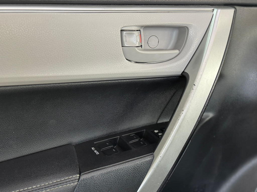 Toyota Corolla Preto
