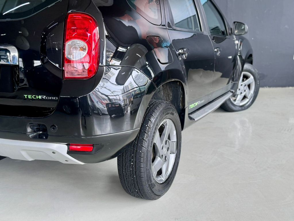 Renault Duster Preto