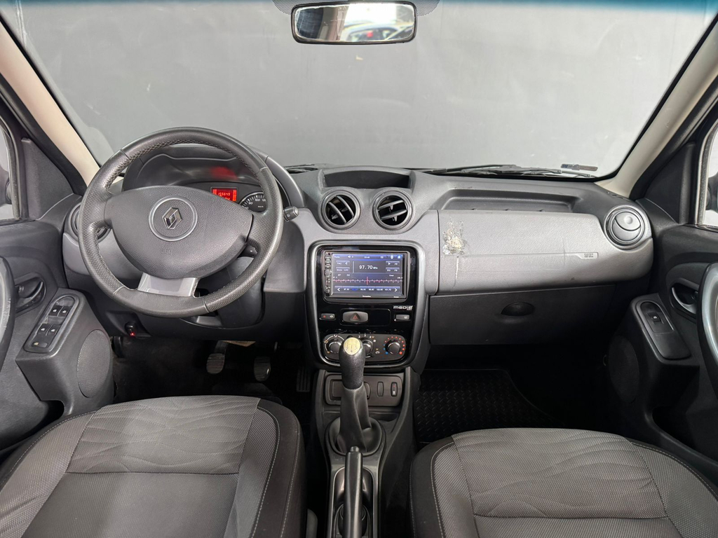 Renault Duster Preto