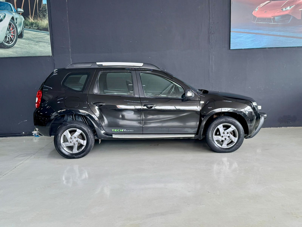 Renault Duster Preto