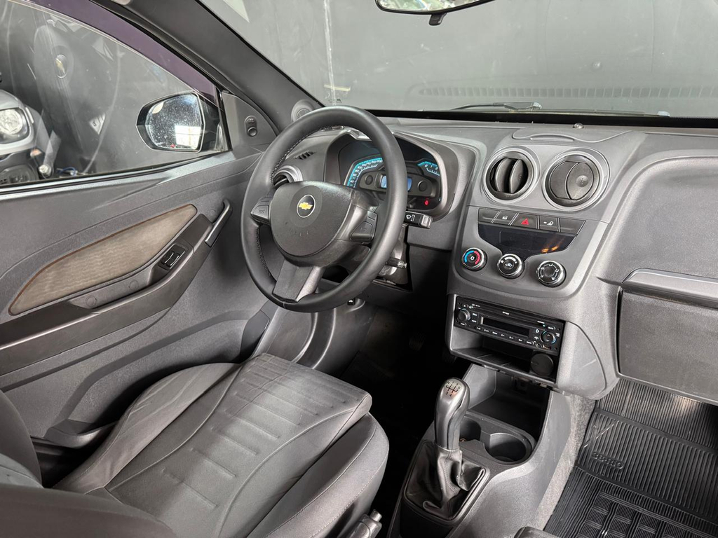 Chevrolet Montana Preto