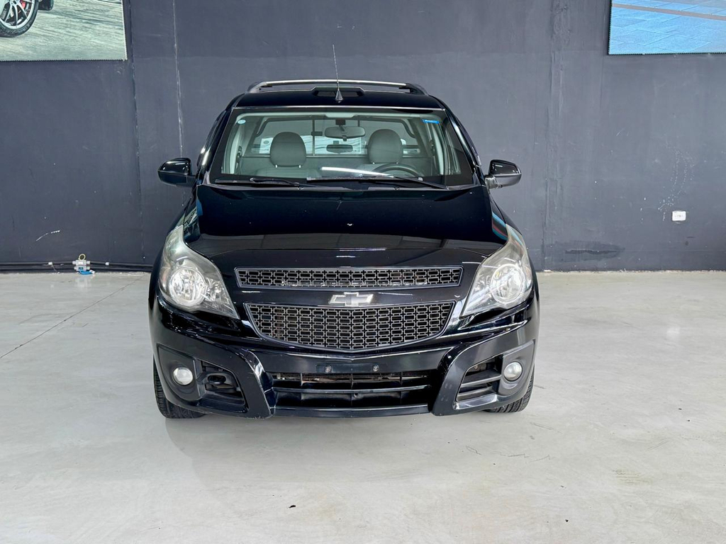 Chevrolet Montana Preto