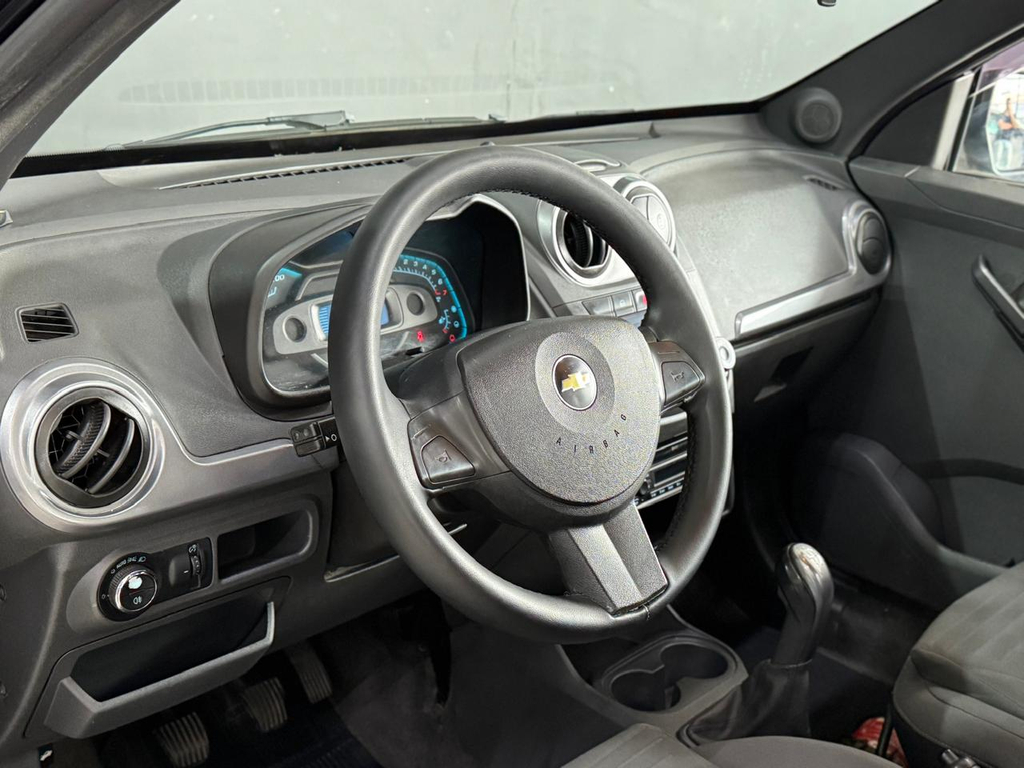 Chevrolet Montana Preto