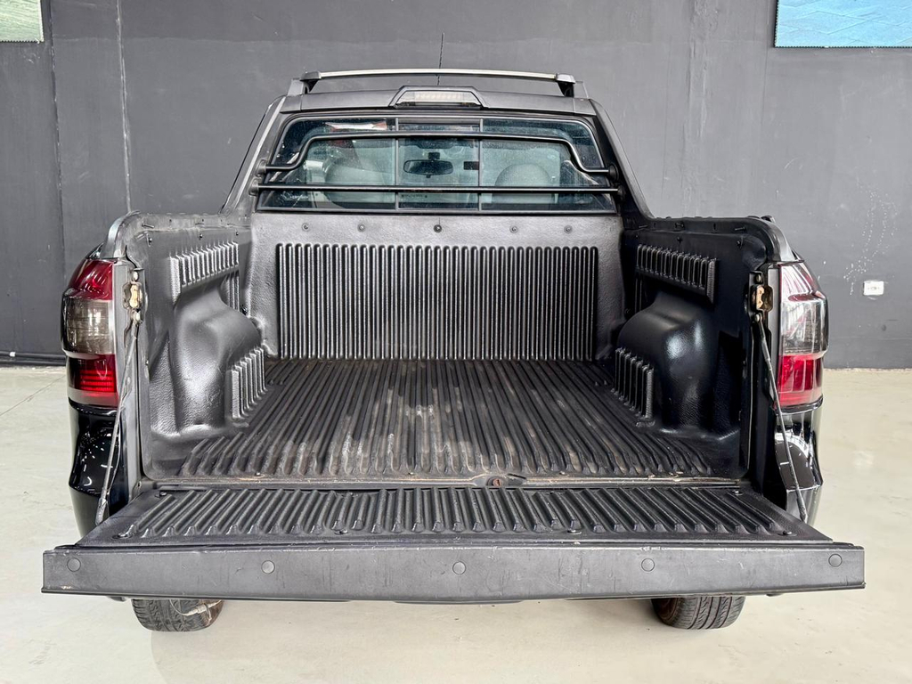 Chevrolet Montana Preto
