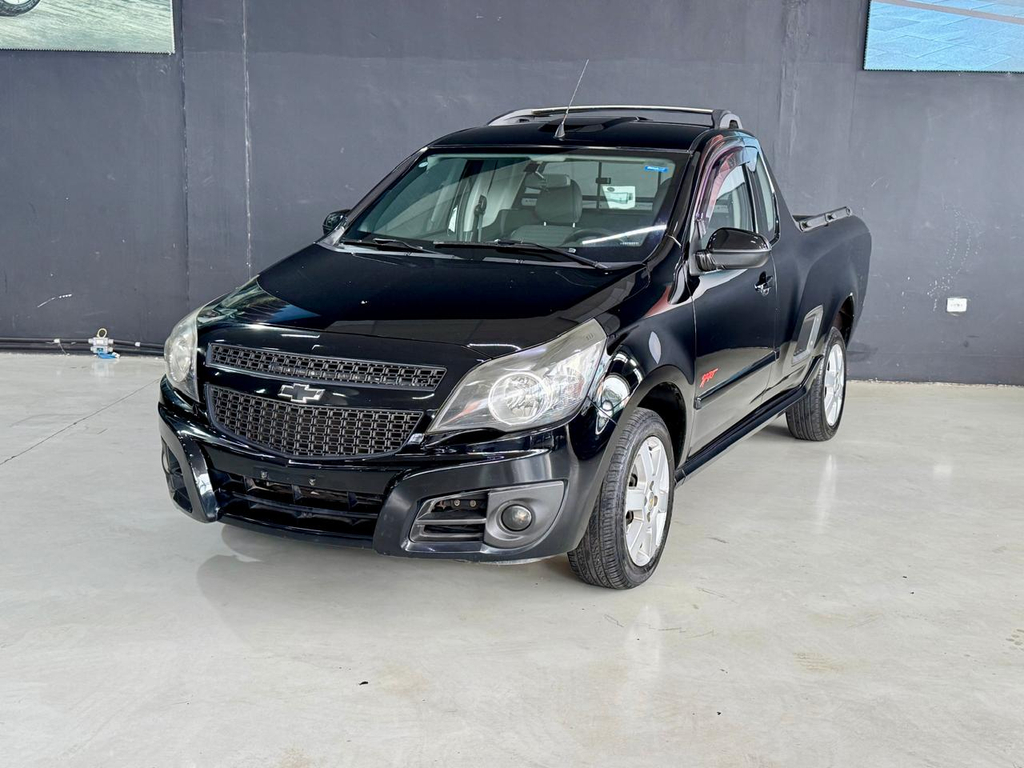 Chevrolet Montana Preto