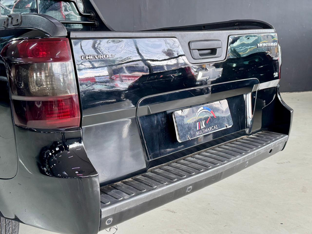 Chevrolet Montana Preto