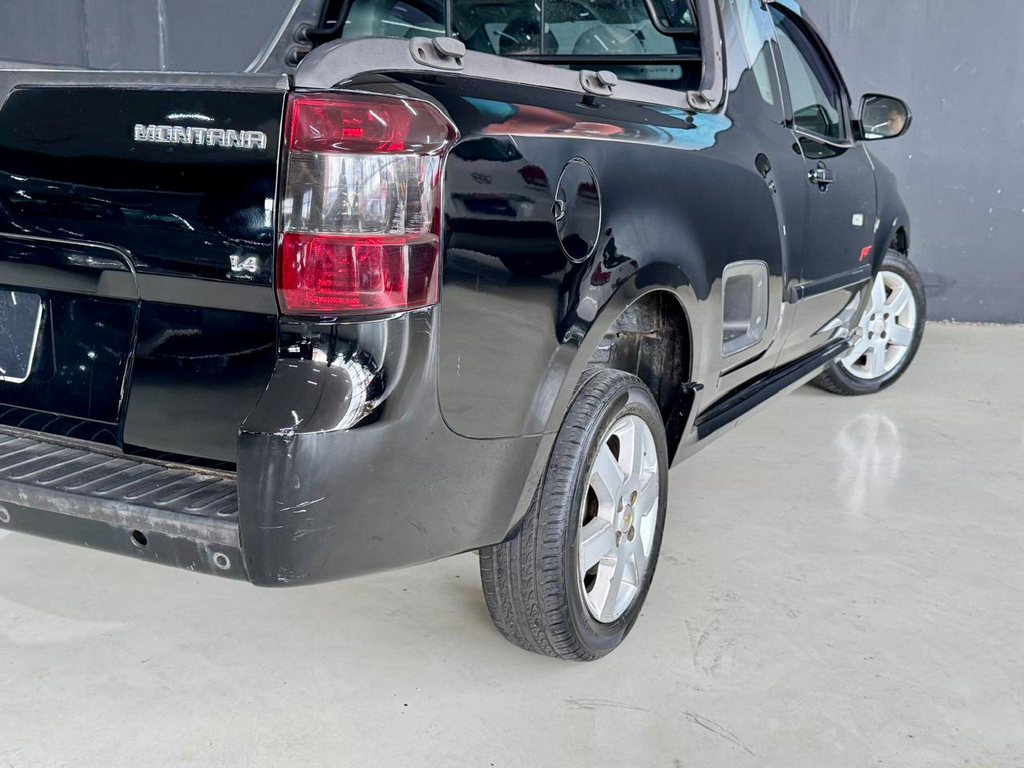 Chevrolet Montana Preto
