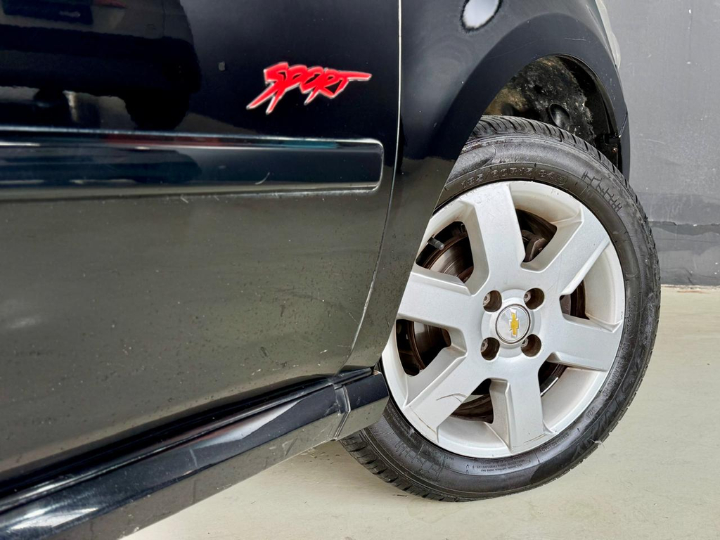 Chevrolet Montana Preto