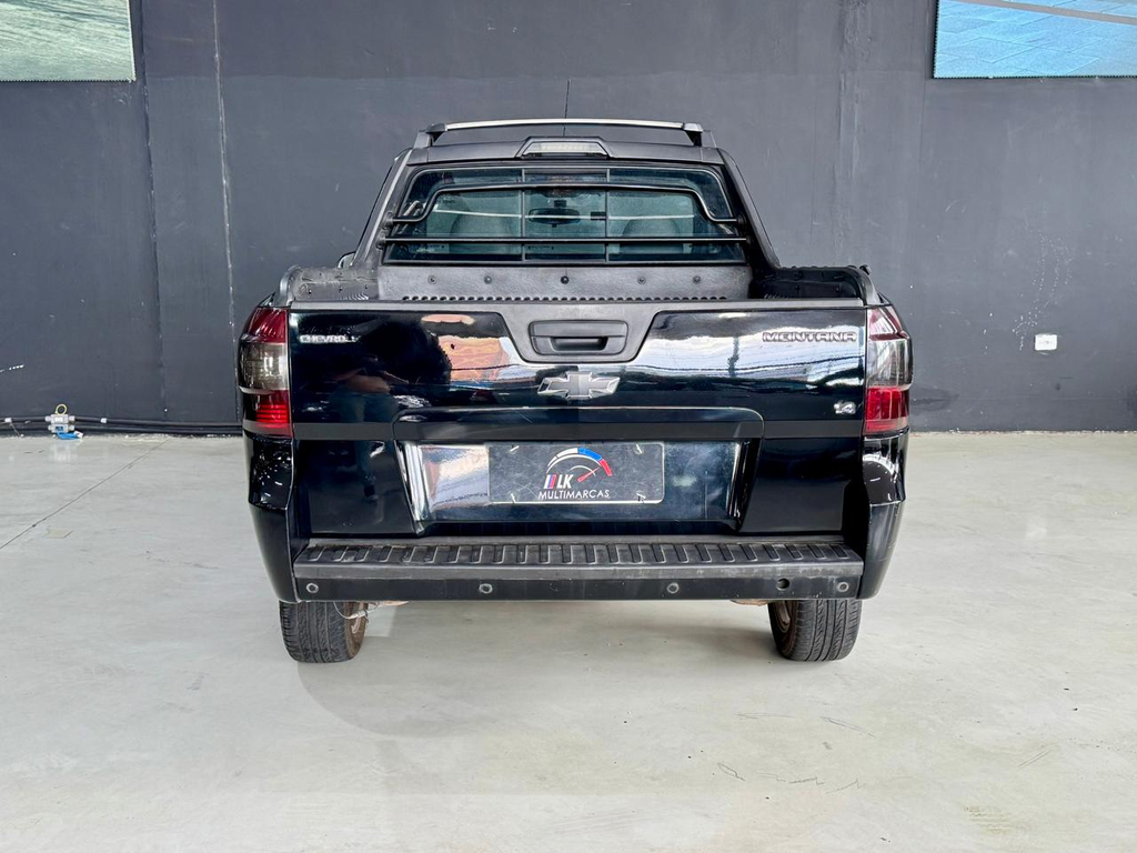 Chevrolet Montana Preto