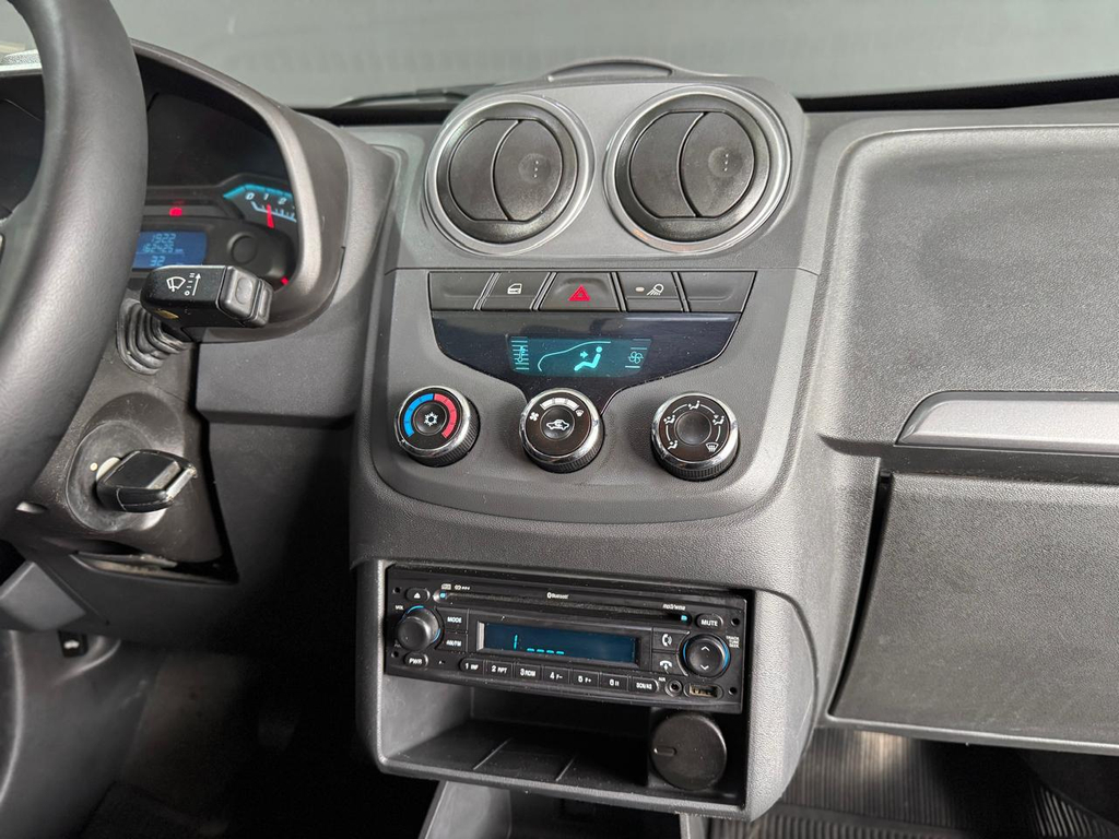 Chevrolet Montana Preto