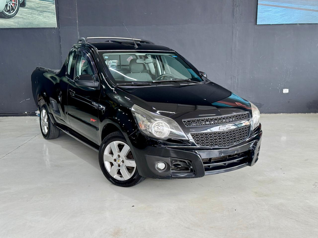 Chevrolet Montana Preto