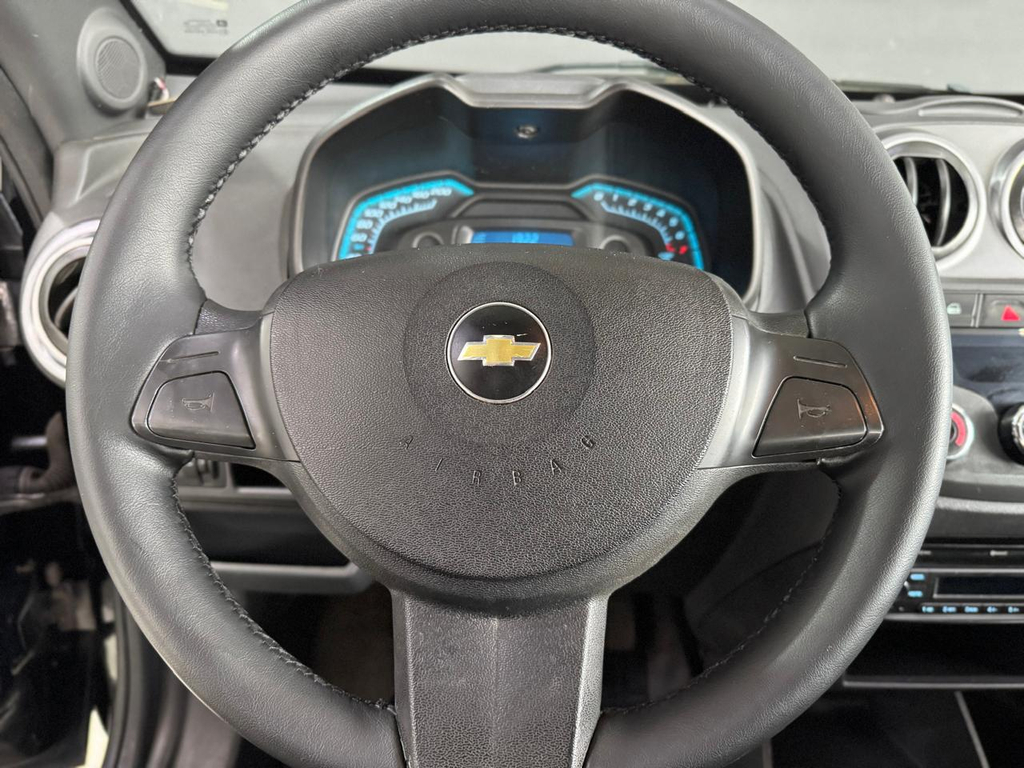 Chevrolet Montana Preto
