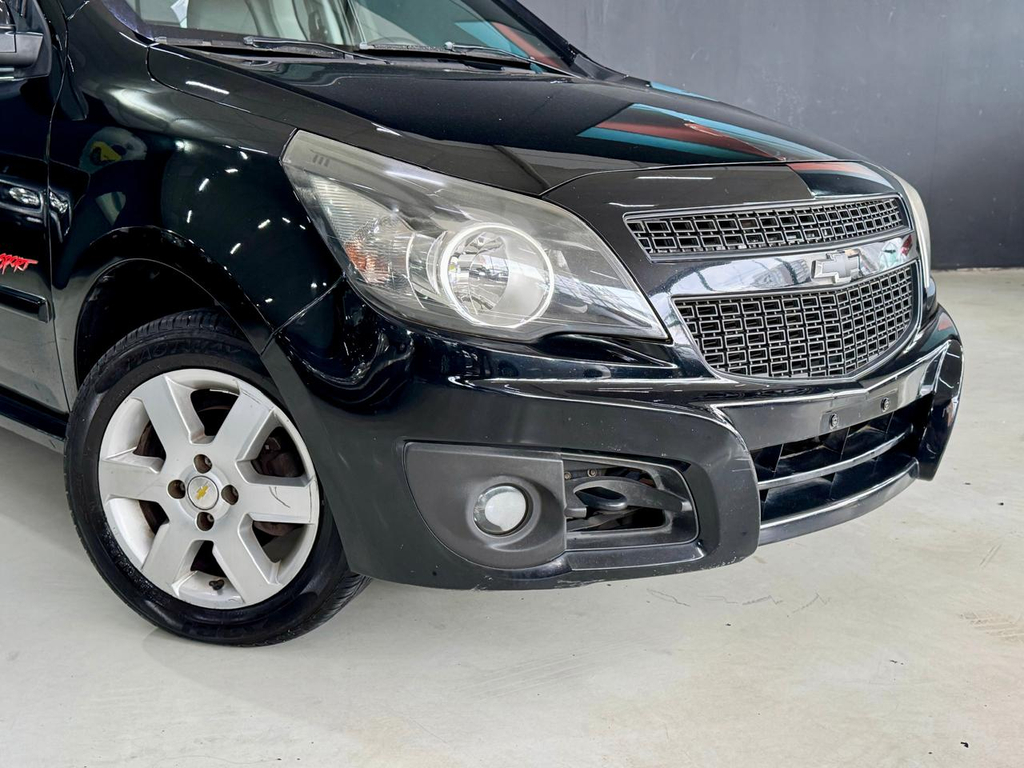 Chevrolet Montana Preto