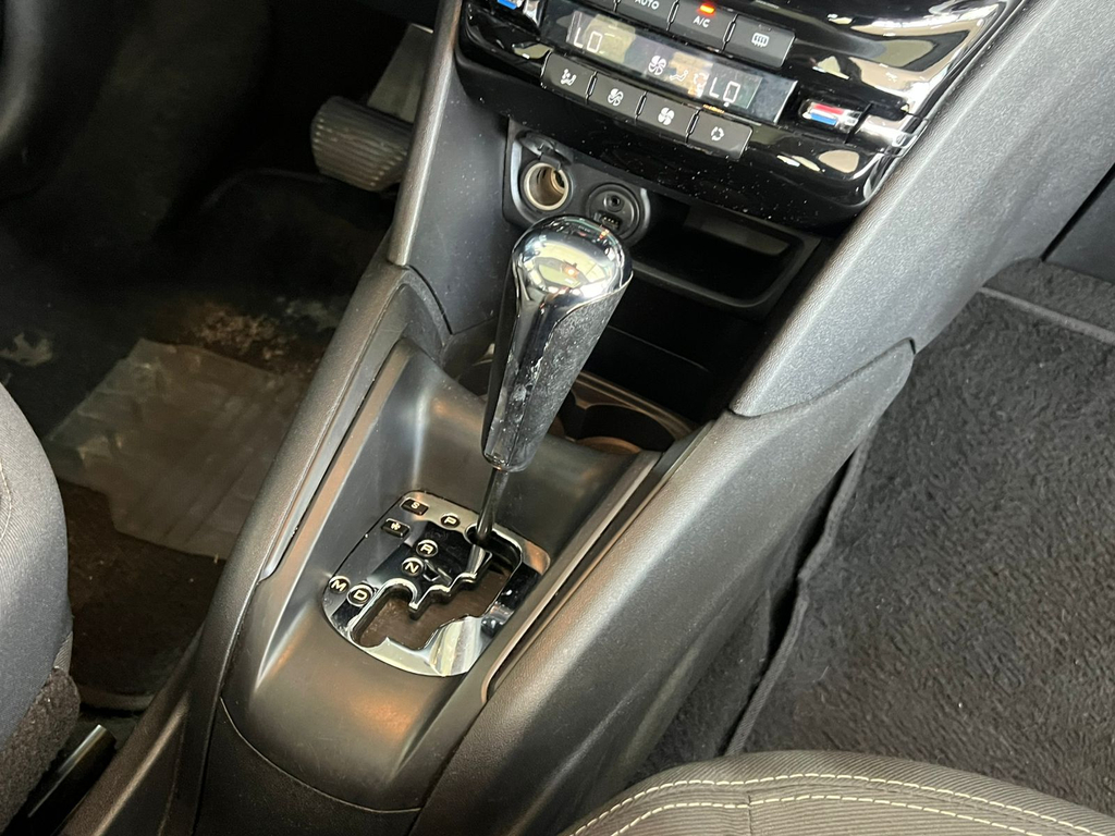 Peugeot 208 Branco