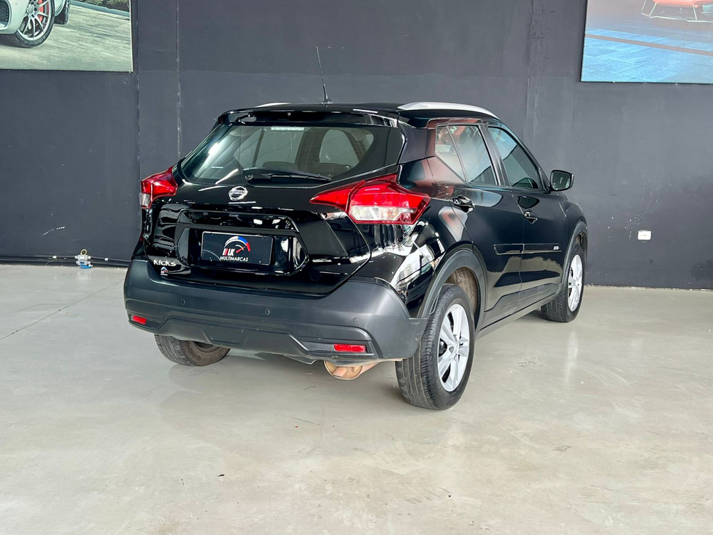 Nissan Kicks Preto
