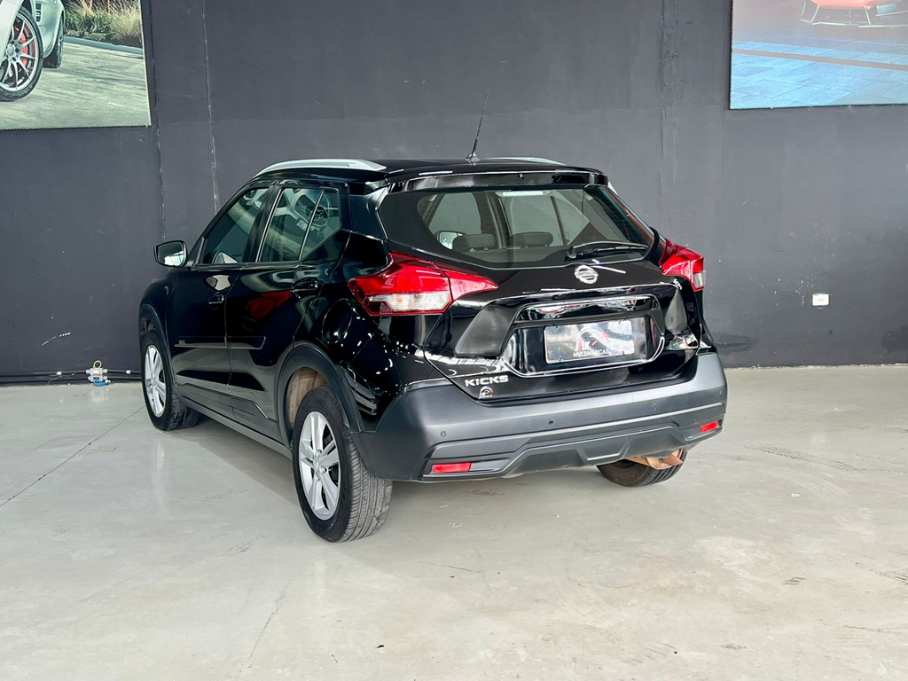 Nissan Kicks Preto