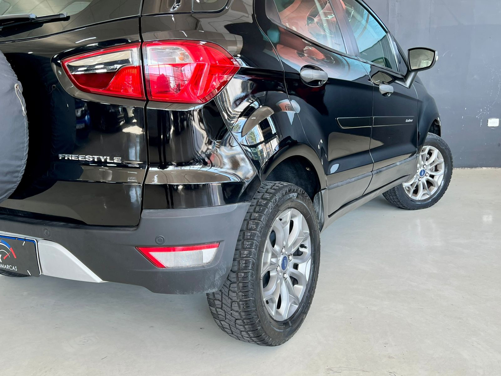 Ford EcoSport Preto