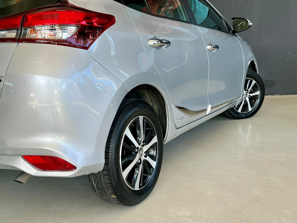 Toyota Yaris Hatch Prata