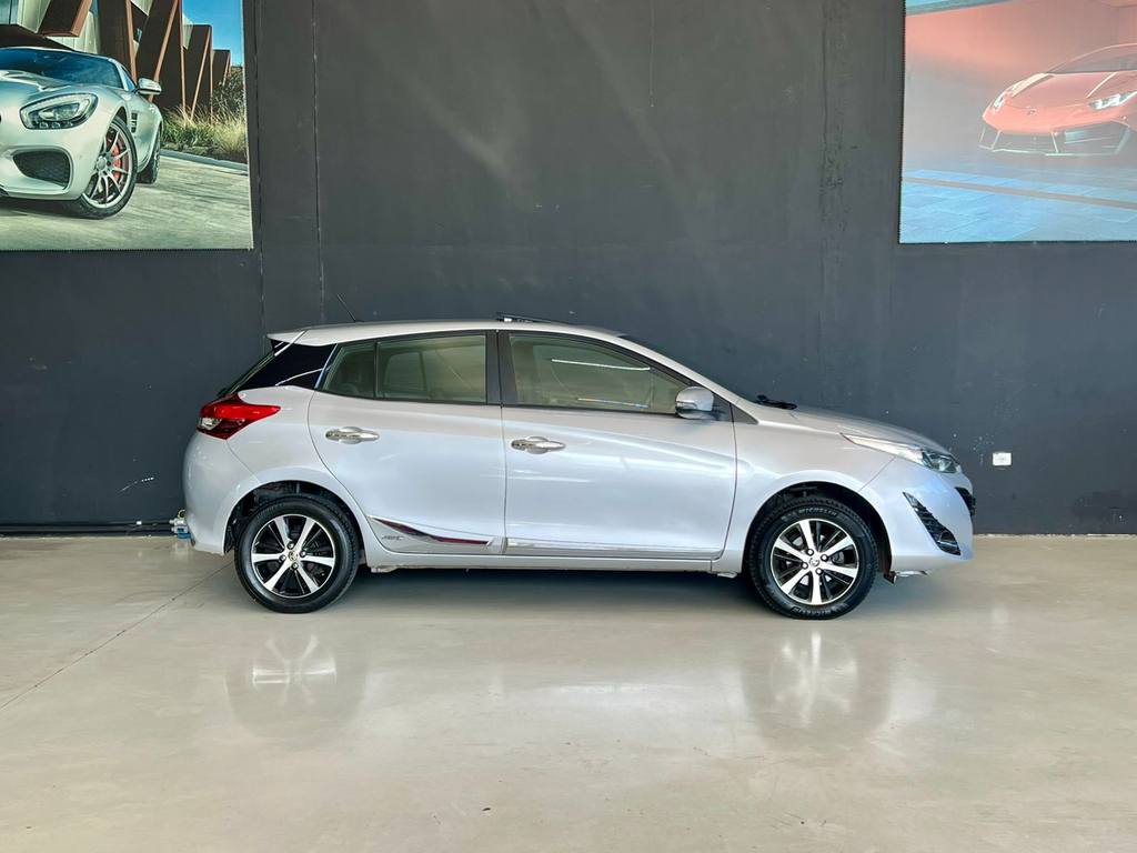 Toyota Yaris Hatch Prata