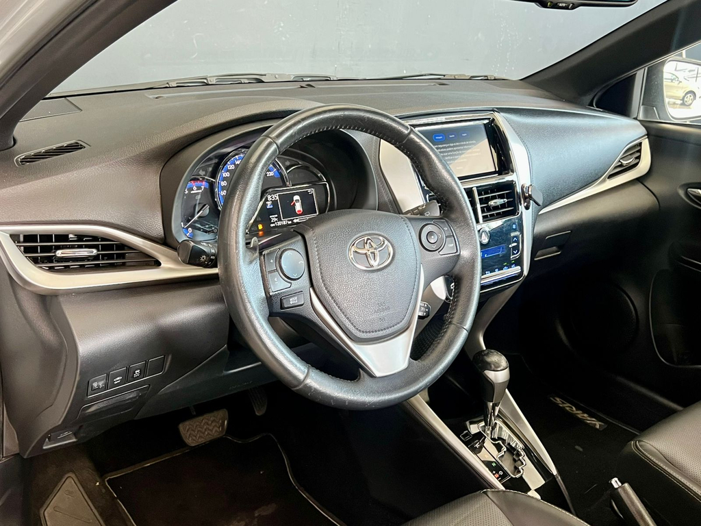 Toyota Yaris Hatch Prata