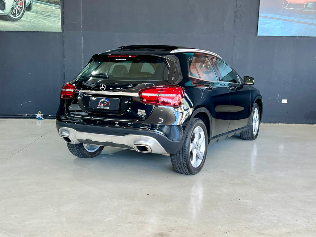 Mercedes Benz GLA-200 Preto