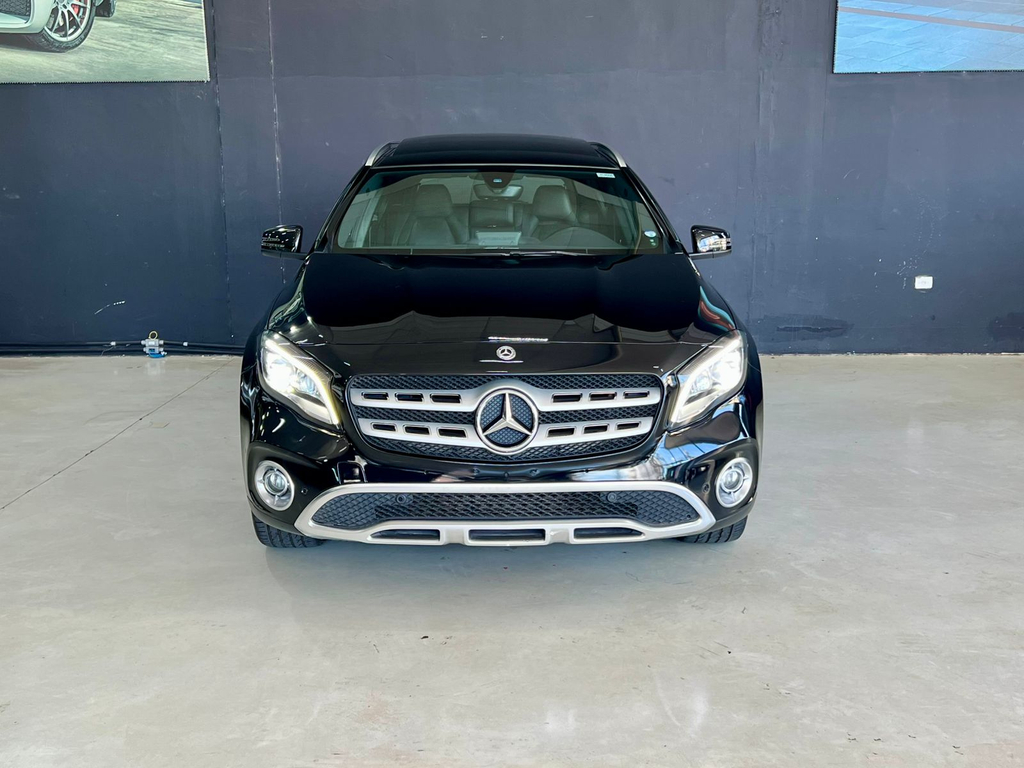 Mercedes Benz GLA-200 Preto