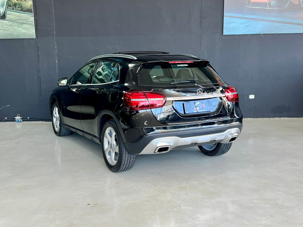 Mercedes Benz GLA-200 Preto