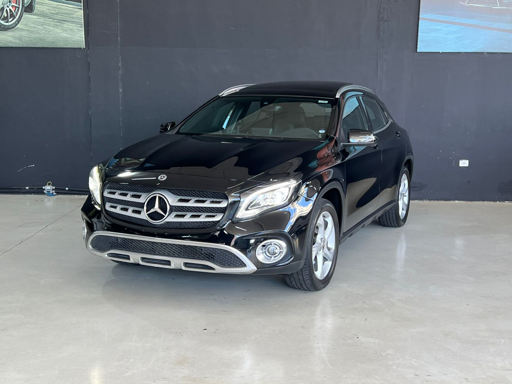 Mercedes Benz GLA-200 Preto