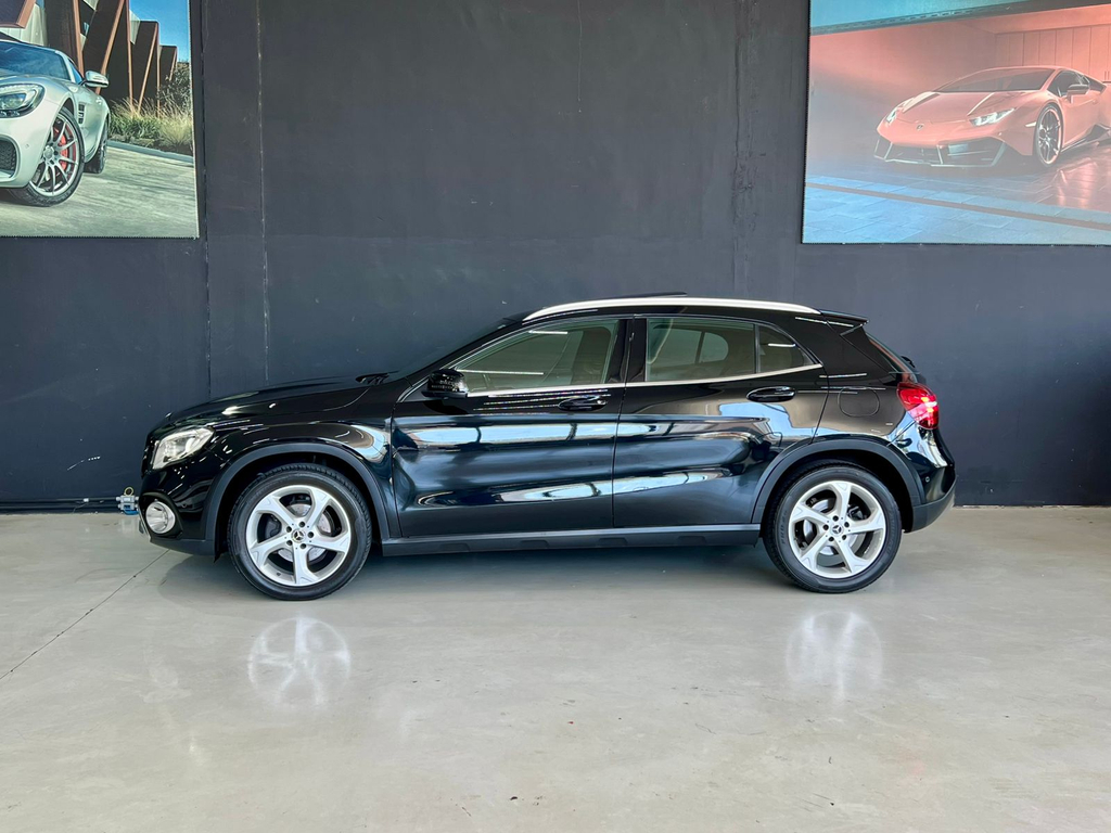 Mercedes Benz GLA-200 Preto