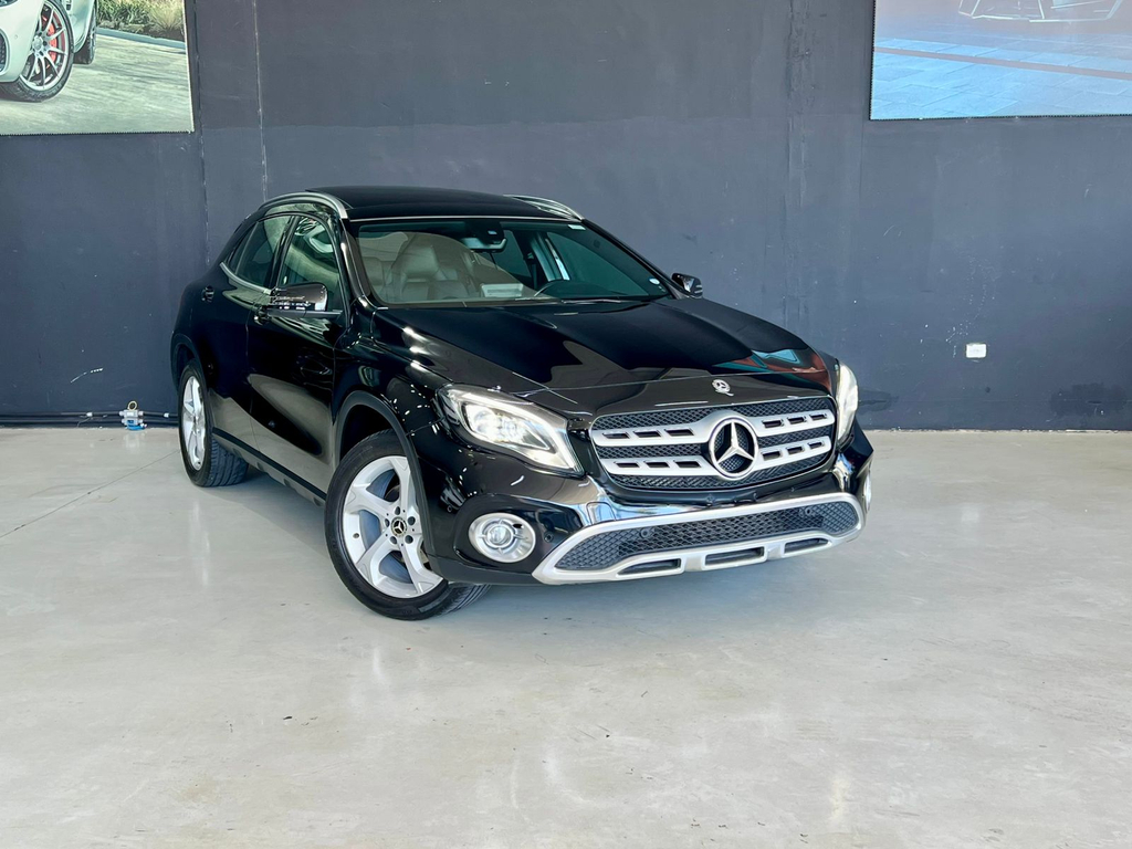 Mercedes Benz GLA-200 Preto