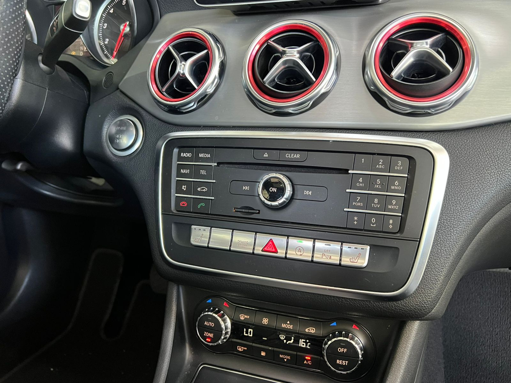 Mercedes Benz GLA-200 Preto