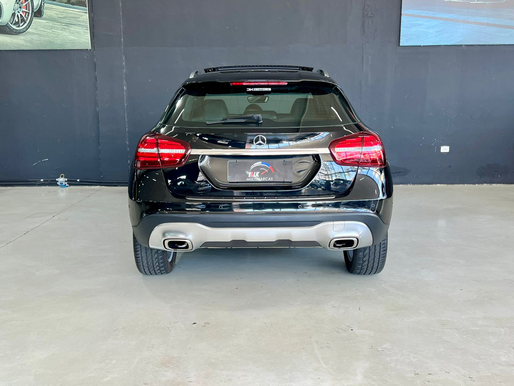 Mercedes Benz GLA-200 Preto