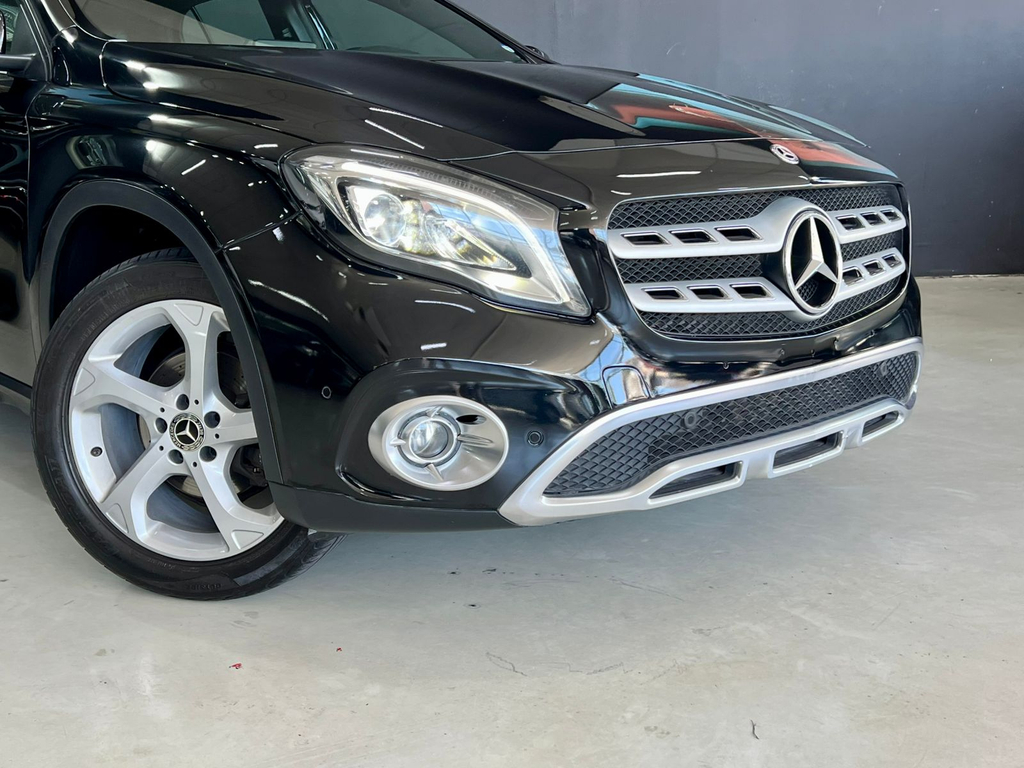 Mercedes Benz GLA-200 Preto