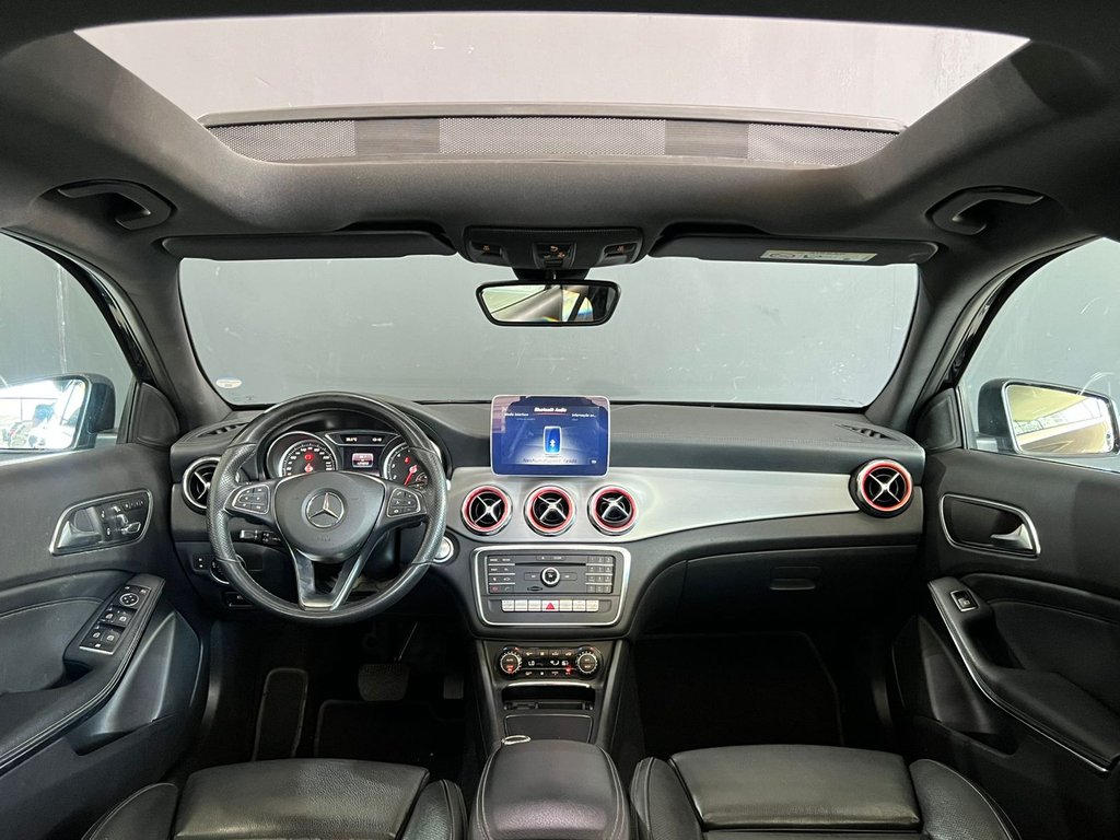 Mercedes Benz GLA-200 Preto