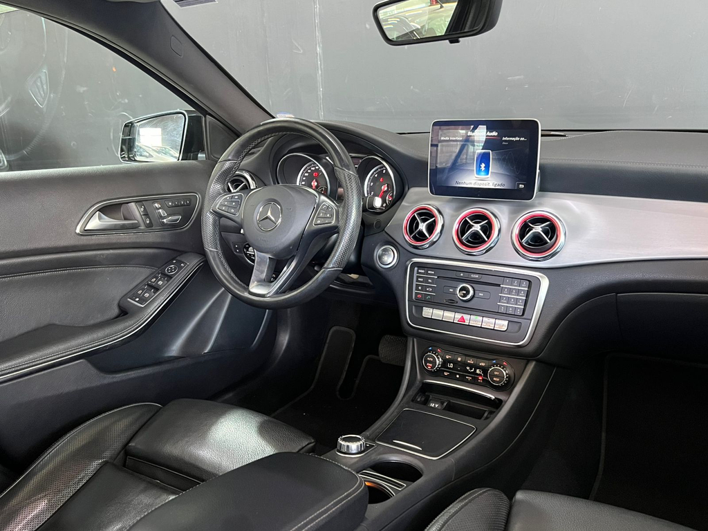 Mercedes Benz GLA-200 Preto
