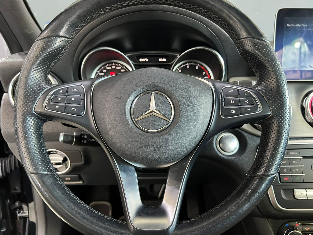 Mercedes Benz GLA-200 Preto