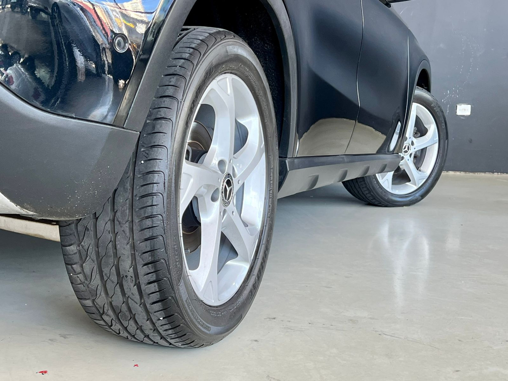 Mercedes Benz GLA-200 Preto