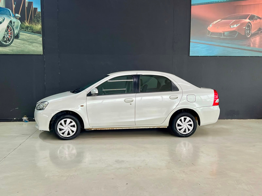 Toyota ETIOS Branco