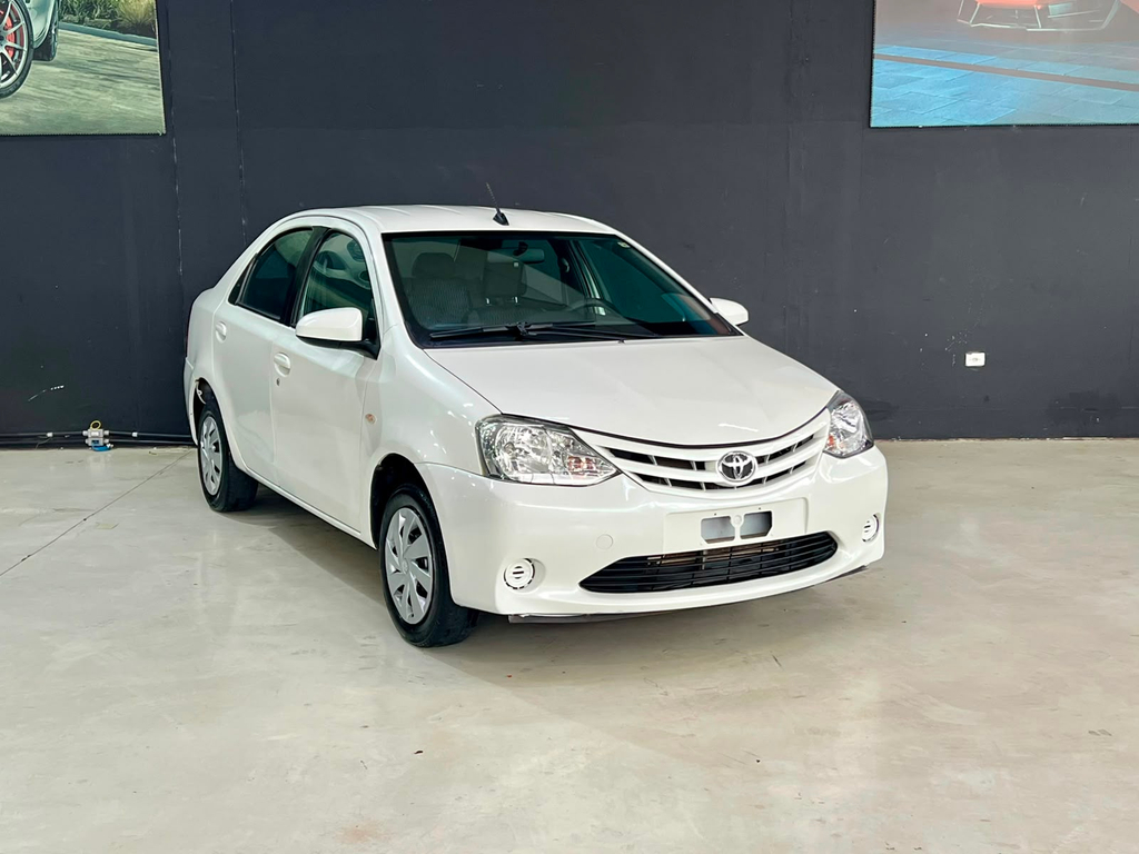Toyota ETIOS Branco
