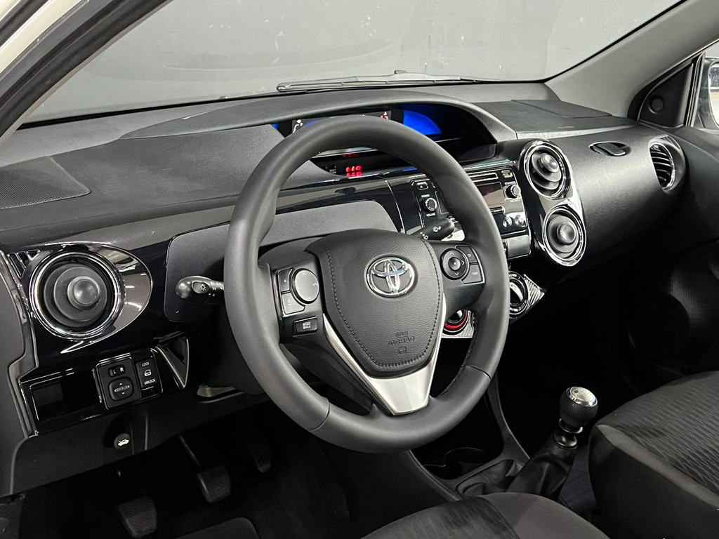 Toyota ETIOS Branco