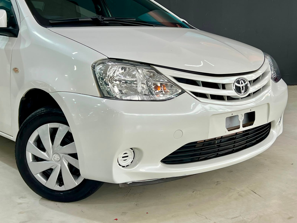 Toyota ETIOS Branco
