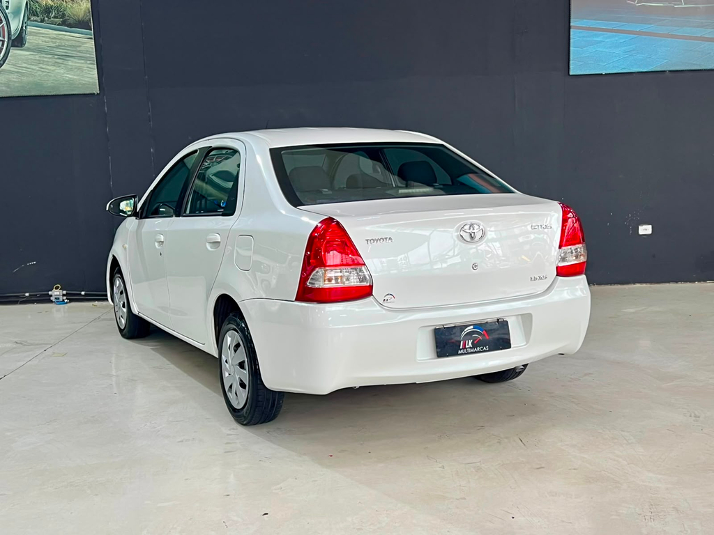 Toyota ETIOS Branco