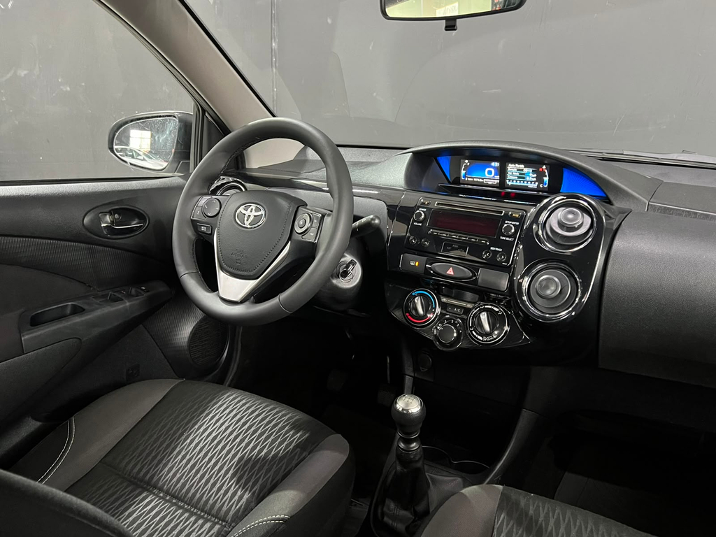Toyota ETIOS Branco