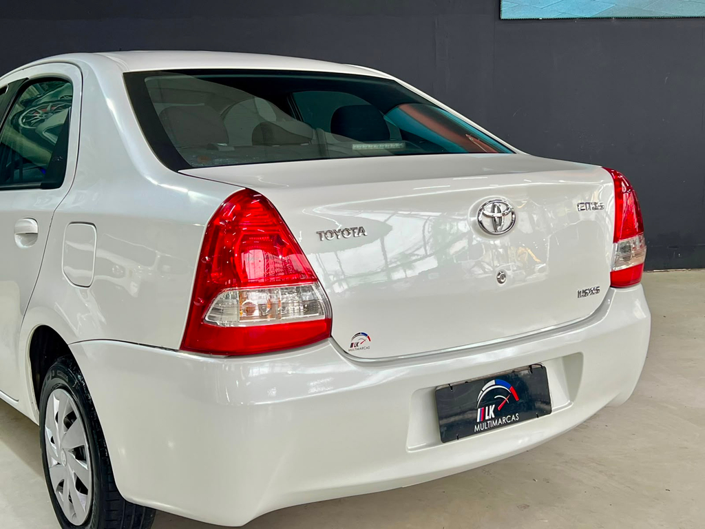 Toyota ETIOS Branco